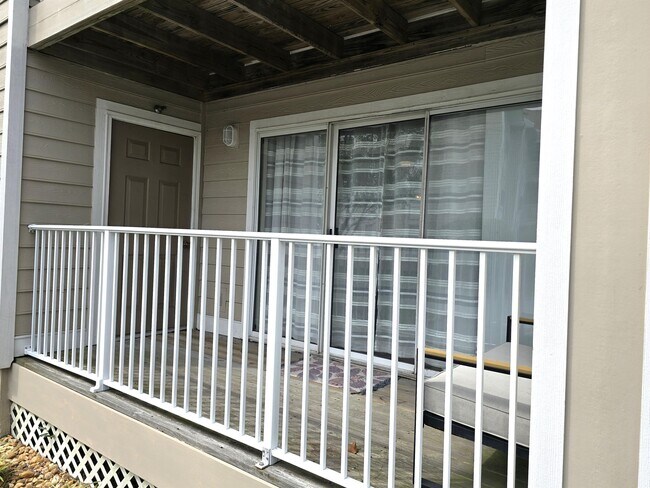 Building Photo - 2236 Lesner Crescent