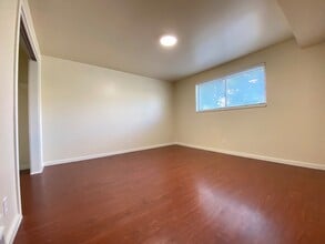 Building Photo - 817 W Heather Ln