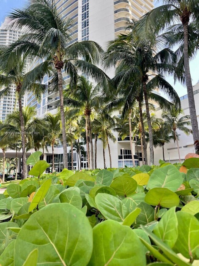 Building Photo - 1800 S Ocean Dr