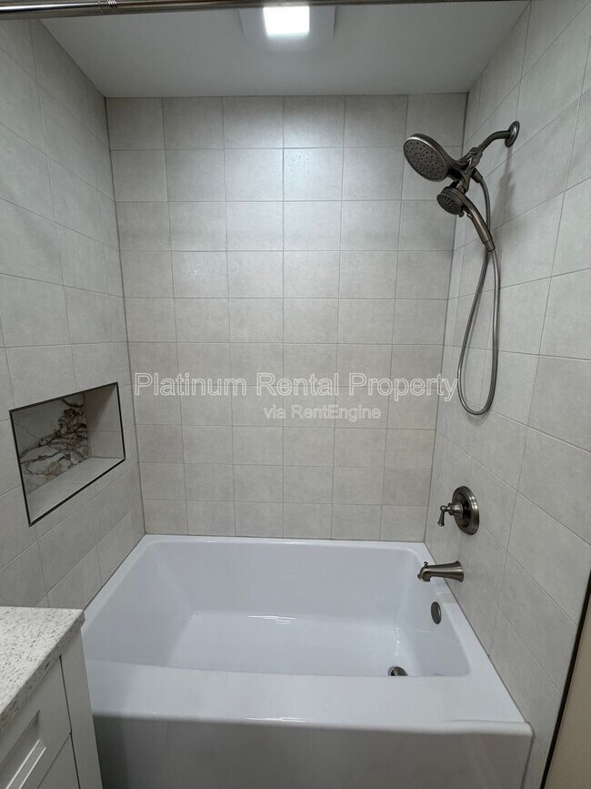 Building Photo - 1900 Selwyn Dr