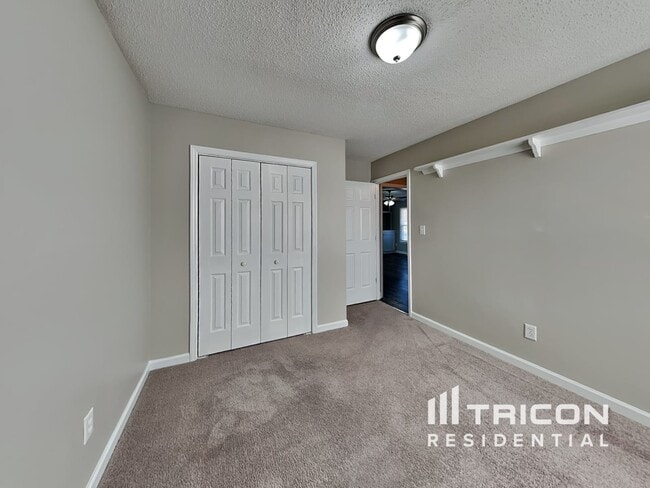 Building Photo - 1004 Spruce Dr