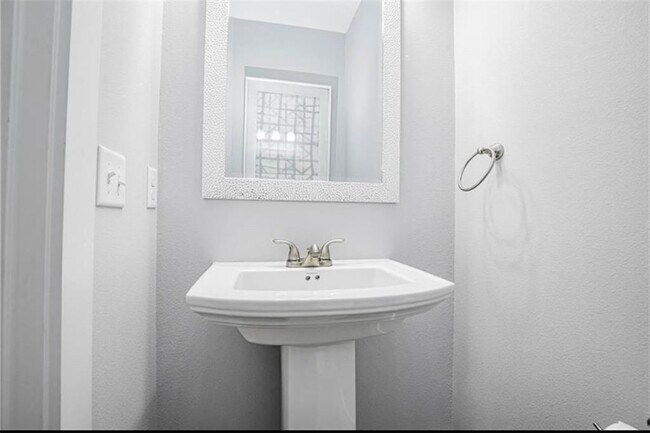 Building Photo - 43 Allendale Dr