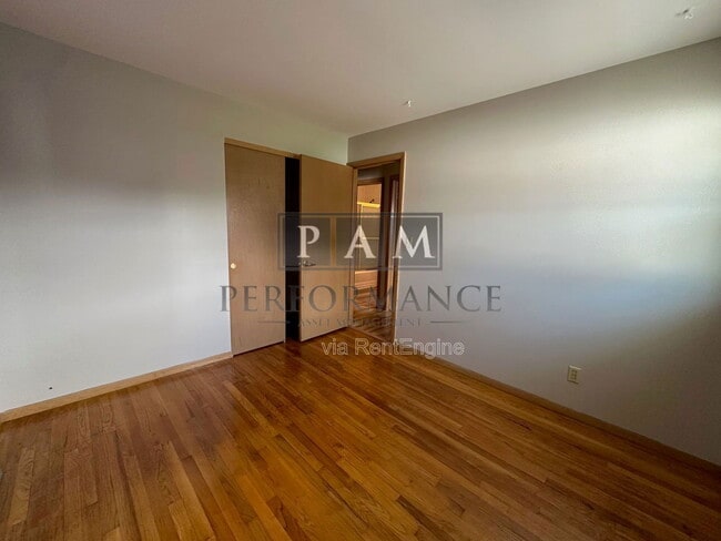 Building Photo - 2517 W Halsey Ave