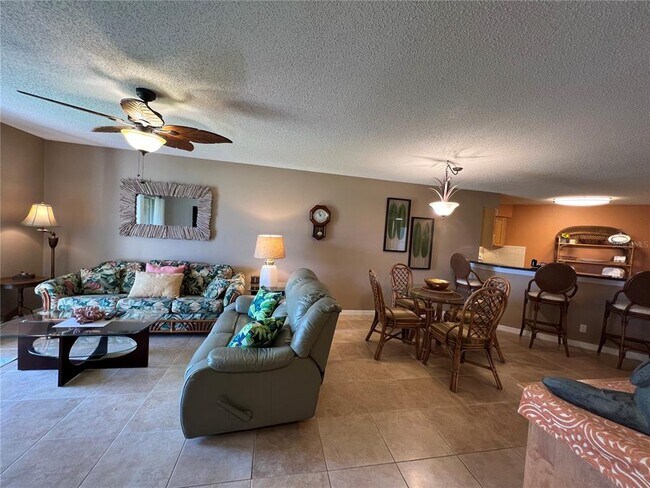 Building Photo - 6100 Bahia Del Mar Cir