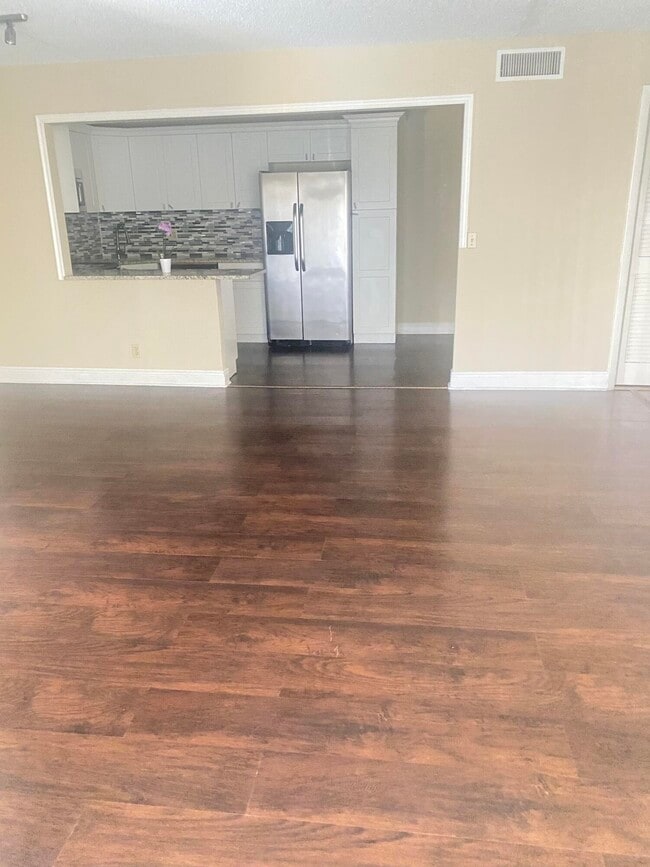 Building Photo - 1010 Green Pine Blvd