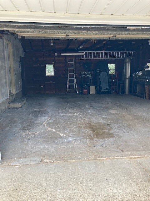 garage - 422 W Melody Ave