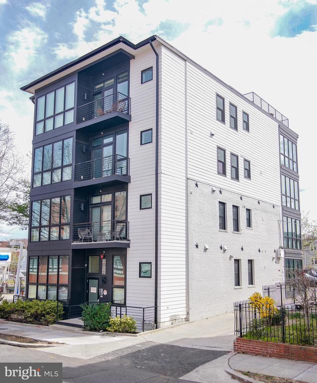 Building Photo - 1012 Harvard St NW