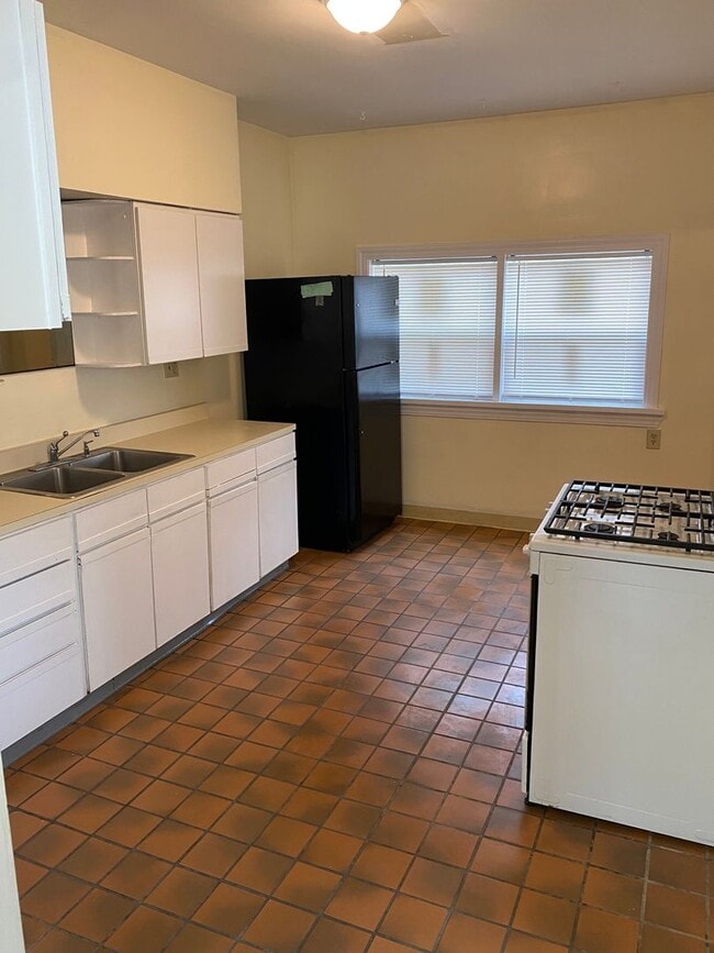 Building Photo - 210 N Central Ave