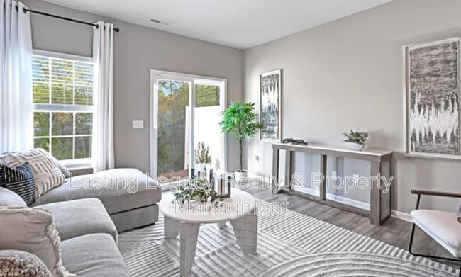 Building Photo - 3134 Fall Hls Dr