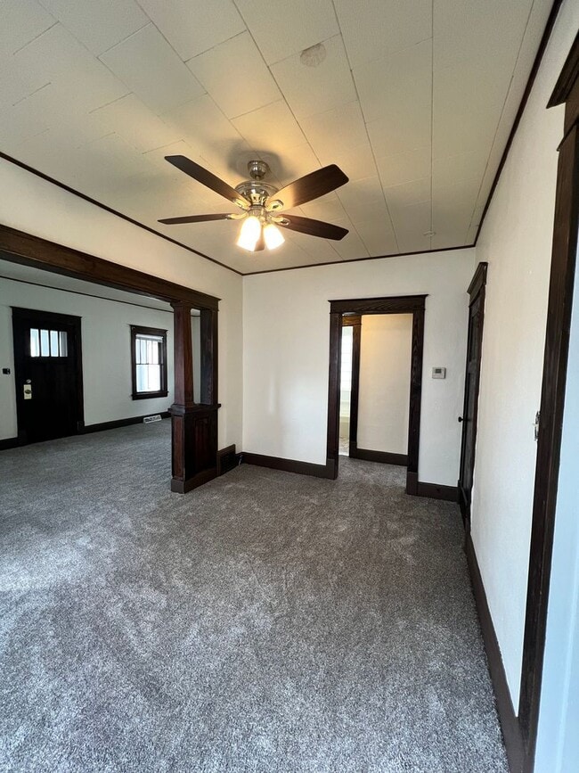 Building Photo - 2-Bedroom 1-Bathroom Single Family Home