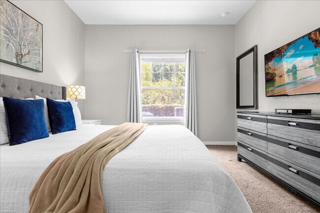 Building Photo - 5350 Diplomat Ct