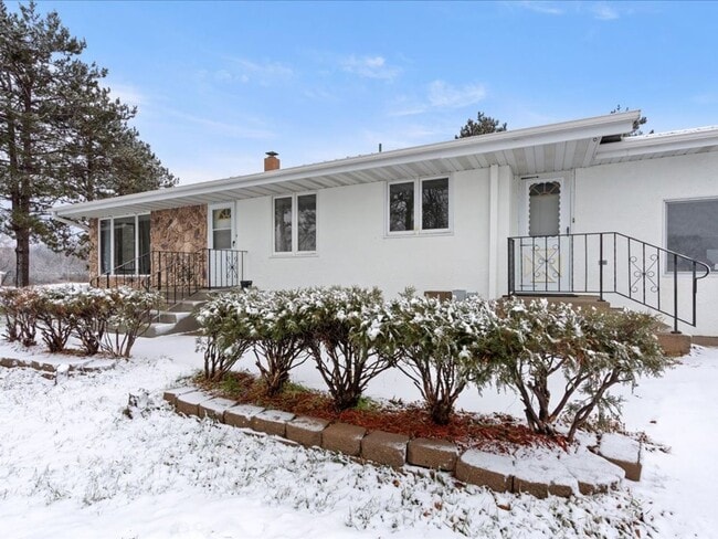 Primary Photo - 3 Bedroom House on Mille Lacs Lake - All U...