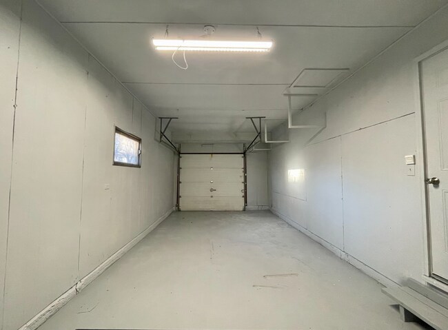 Building Photo - Spacious 3-Bedroom Home with Garage