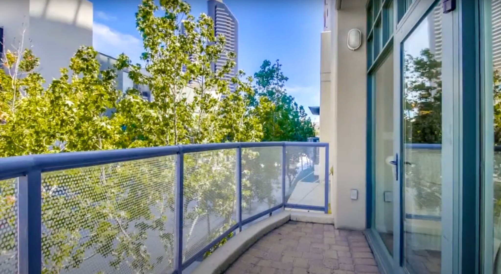 Building Photo - 555 Front St