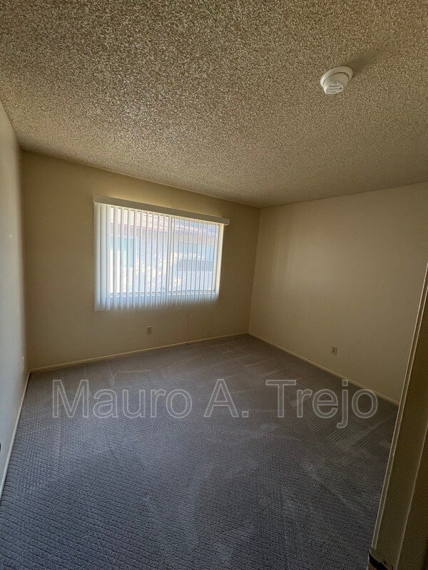 Building Photo - 1150 W Calle De Las Estrellas