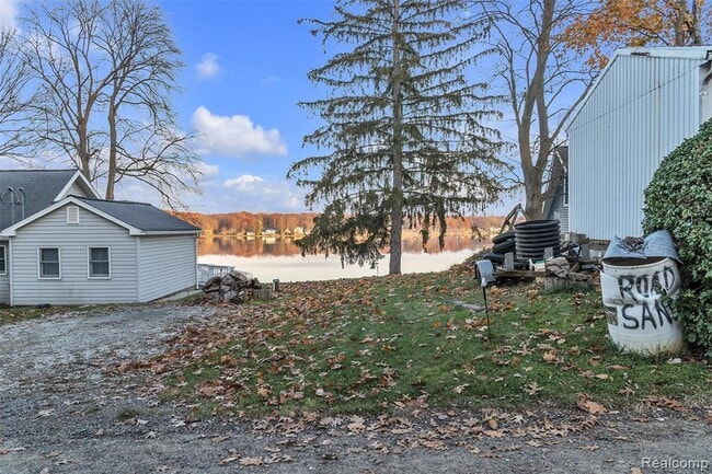 Building Photo - 8165 Leonard Dr