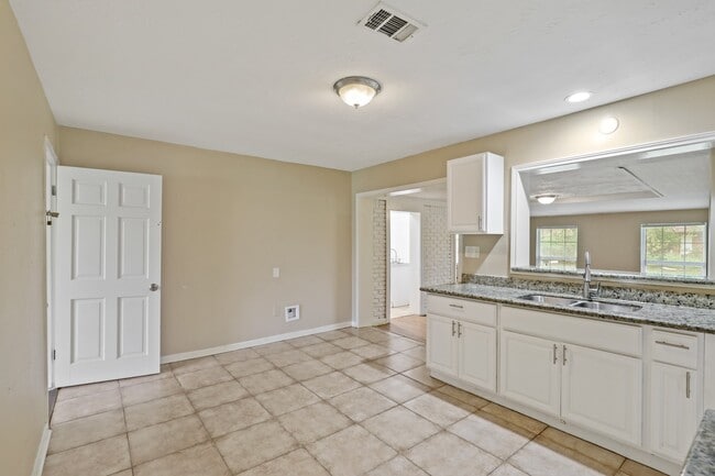 Building Photo - 9315 Laura Koppe Rd