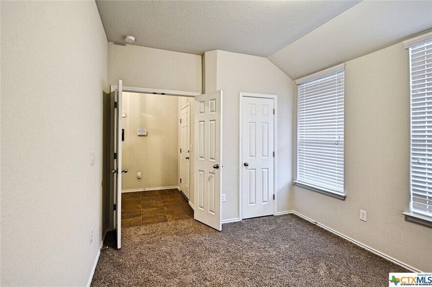 Building Photo - 362 Limerick Rd