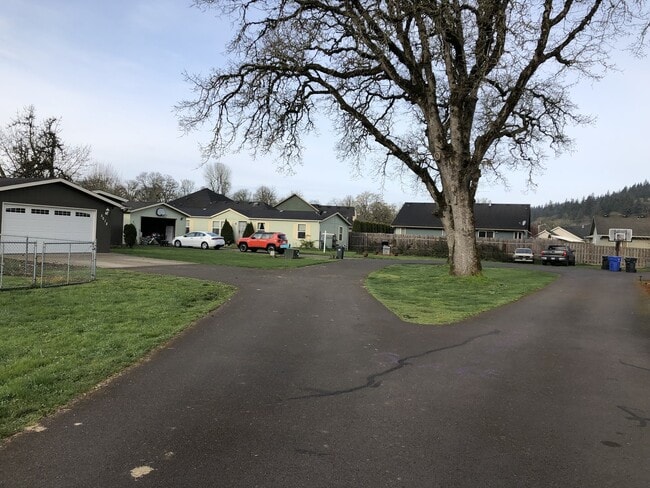 Building Photo - Beautiful and Convenient Turner Location!
