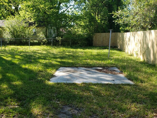 Building Photo - Roundtree Circle