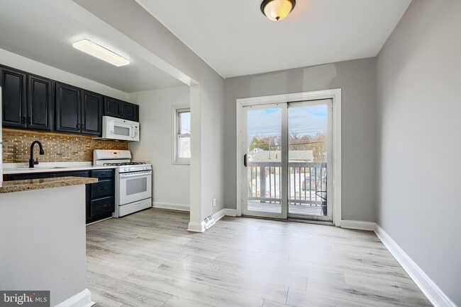 Building Photo - 165 Hampshire Rd