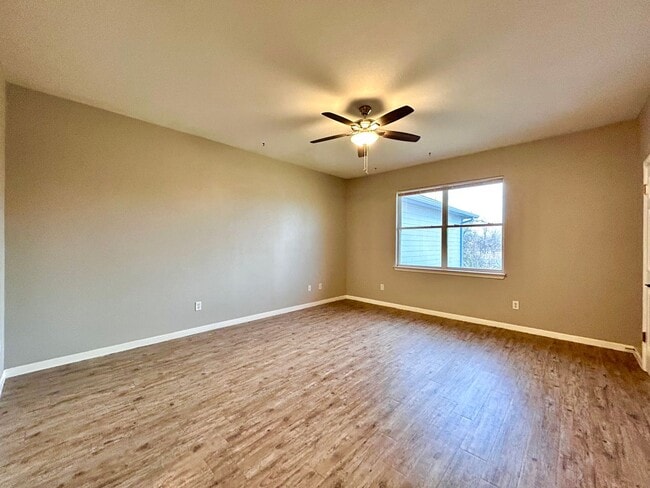 Building Photo - Beautiful 3BR, 2.5BA Two-Story Home with Laundry Room & 2-Car Garage