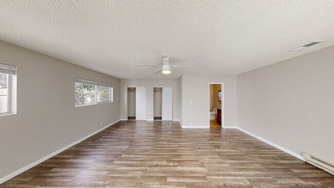 Building Photo - 5BD/2BA, Easy Walk to Campus!! (Lease out,...
