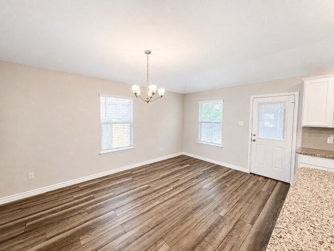 Building Photo - Available for Move-in June 10th!