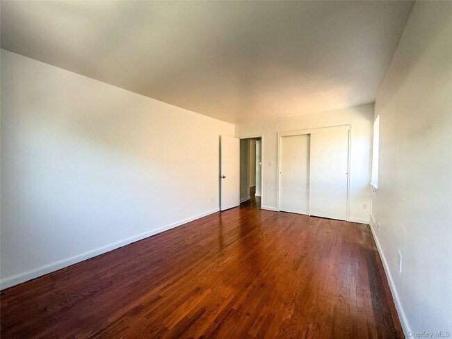 Building Photo - 2545 Sedgwick Ave