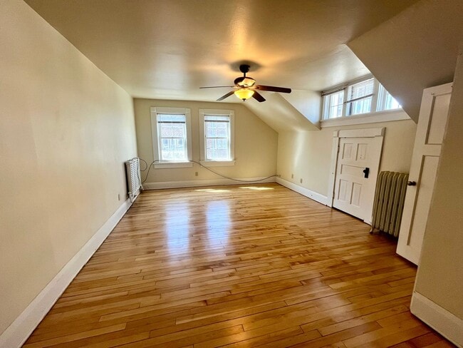 Building Photo - 3956-3958 N Murray