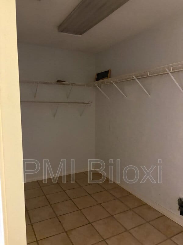 Building Photo - 1916 Hudson St