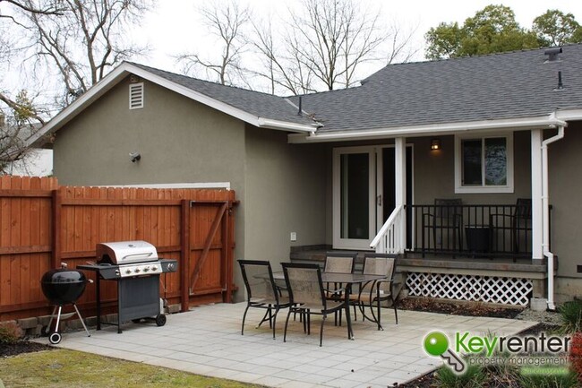 Building Photo - 6010 San Juan Ave