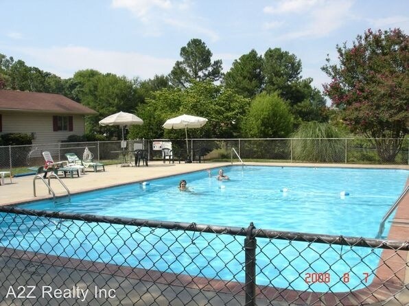 Building Photo - 130 S Estes Dr