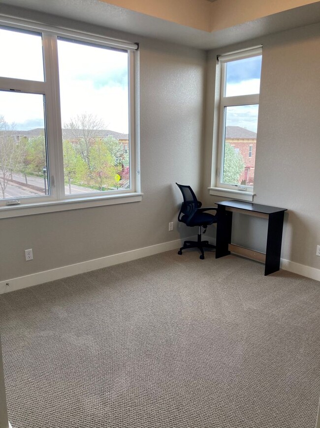 Building Photo - Spacious 3-Bed, 2-Bath Condo in the Desirable Rigden Farm Area