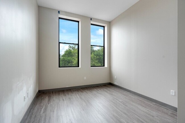 Building Photo - 56 Oak Terrace