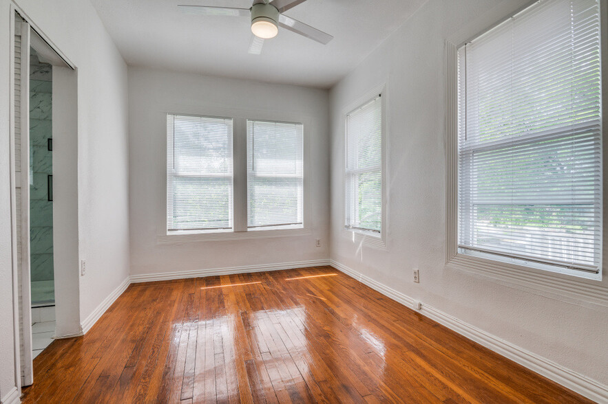 Bedroom - 5211 Worth St