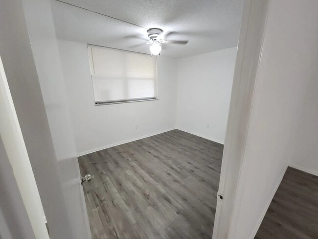 Building Photo - 9091 Lime Bay Blvd