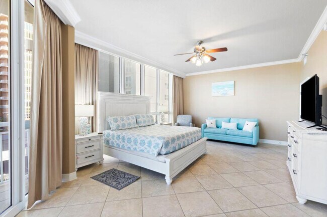 Building Photo - 855 W Beach Blvd
