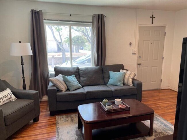 Building Photo - ADORABLE WEST MESA HOME 2 Bedroom 1/BA 1/CG BYA
