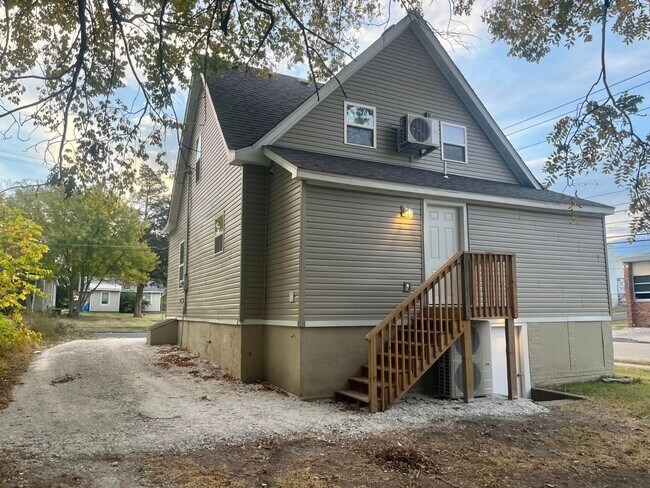 Building Photo - Beautifully Updated 4 Bed 2.5 Bath House!