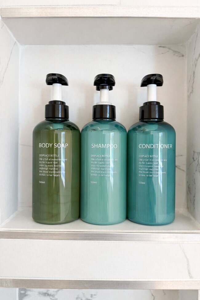 Building Photo - 7601 Bedfordshire Dr