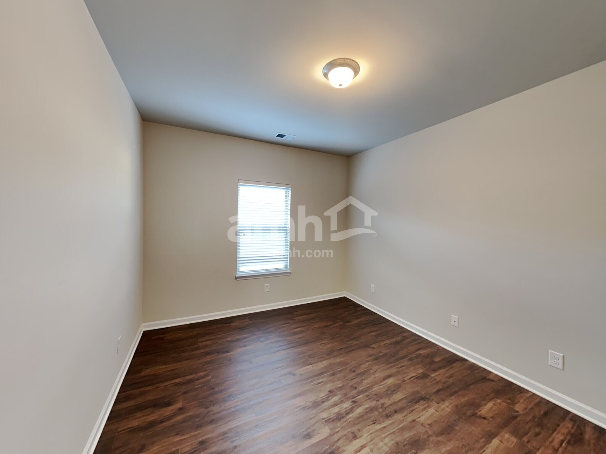 Building Photo - 235 Hickory Pointe Dr