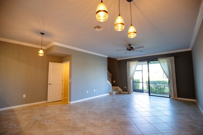 Building Photo - Annual Unfurnished Townhome located in Gra...