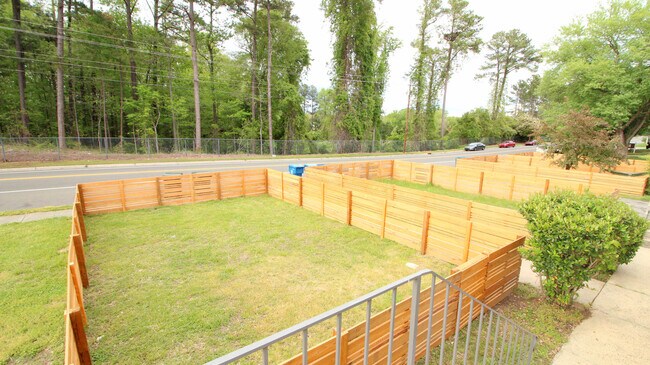 Building Photo - Awesome 2BR/1Bathroom Apartment in popular LAKEWOOD near Duke University!