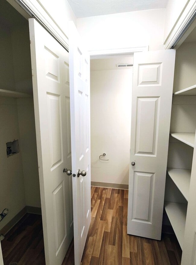 Building Photo - Great 3 Bd 2.5 Bath Townhome