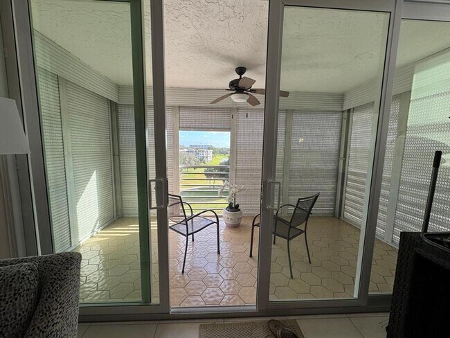 Building Photo - 3510 Oaks Way