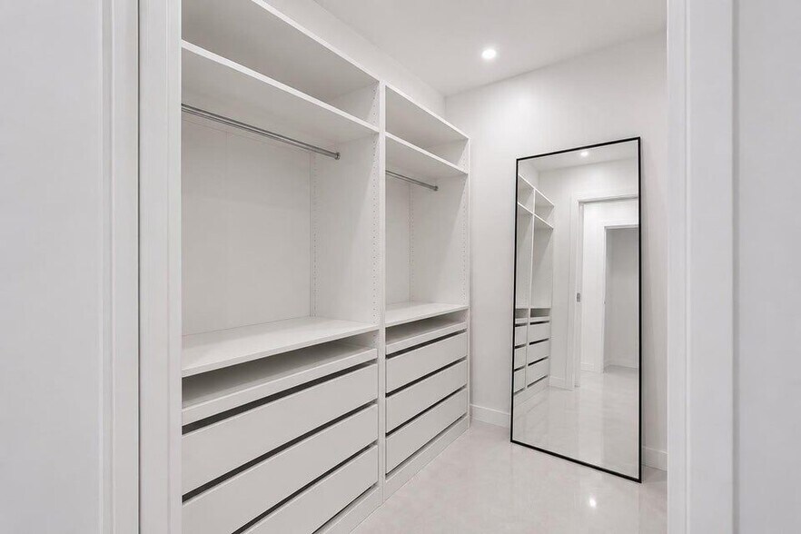 Building Photo - 6249 Bay Club Dr