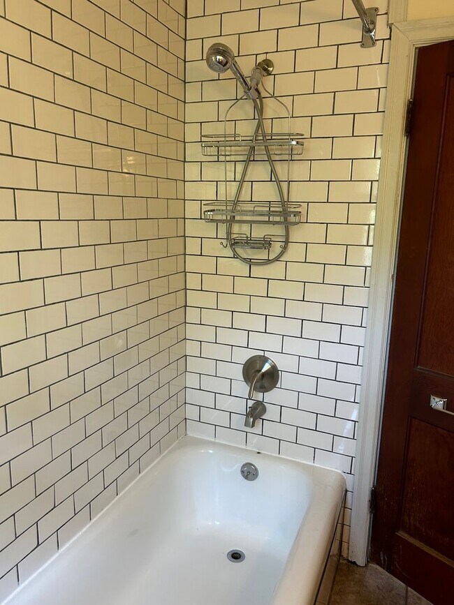 Building Photo - Updated 3 Bedroom, 1.5 Bath Rowhome