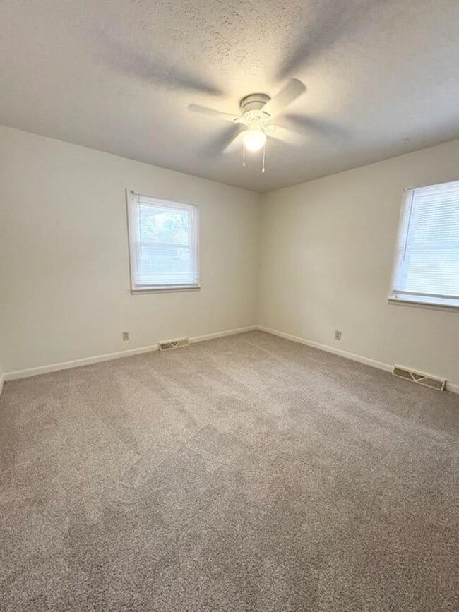 Building Photo - 200 S Grove St