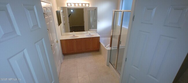 Building Photo - 10542 Castlebar Glen Dr S